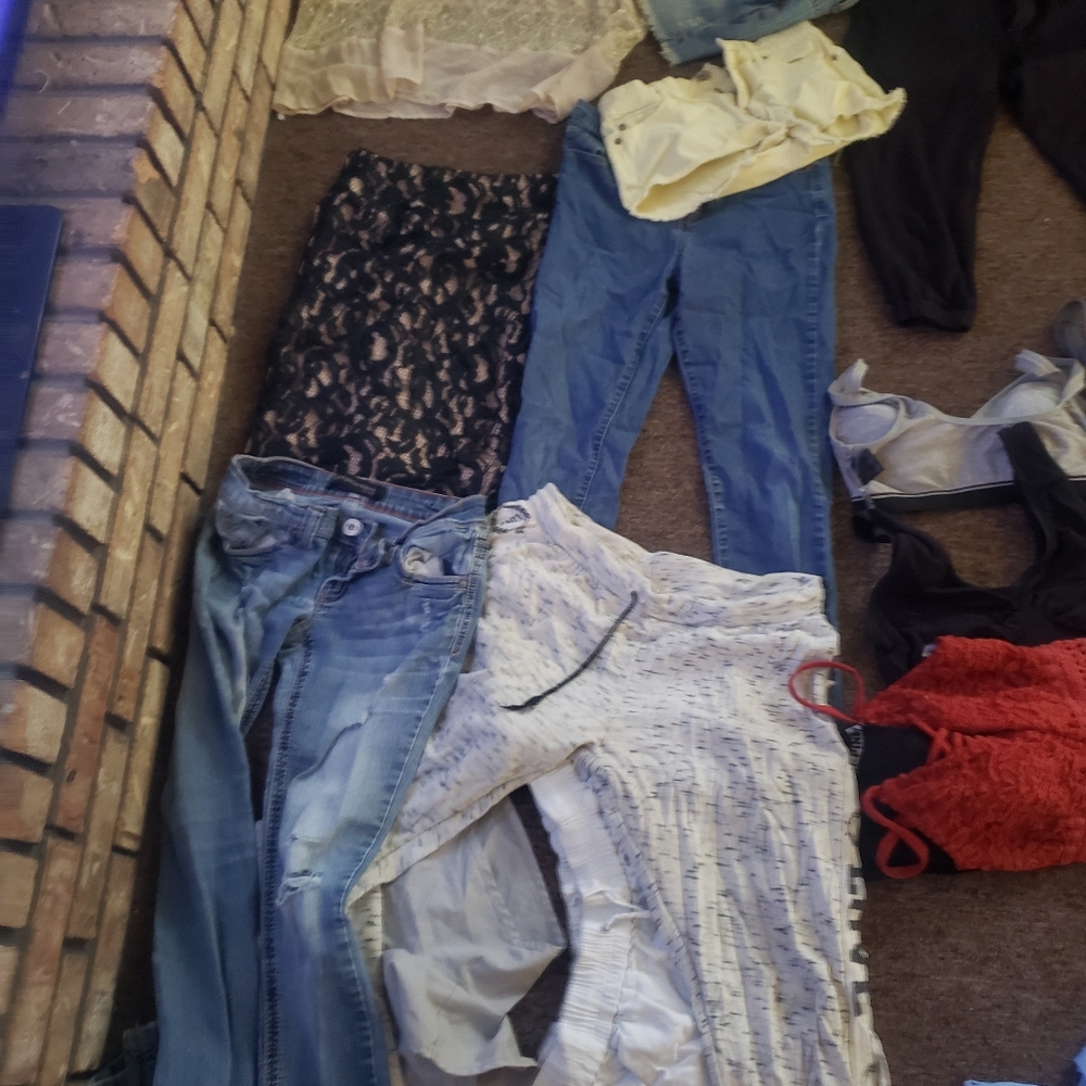 Bundles of GIRL CLOTHES SIZE VARIES S-L SIZE 2/4-8